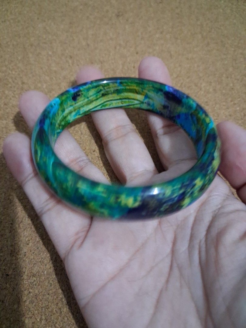 Phoenix stone nature crystal bangle s58.6mm (Category: Bracelets) located in Candelaria. Submitted by naturecrystal (Listing ID 1470644816, Image 2). Description: Phoenix stone nature crystal bangle s58.6mm, good for fashion. No flaws, JUST MESSAGE ME FOR MORE DETAILS. SHIPPING ONLY JNT COURIER.