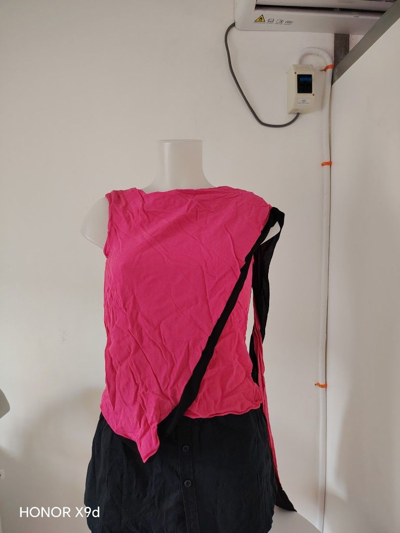 Pink and Black Sleeveless Top (Category: Sleeveless) located in Mabalacat. Submitted by Jackikay.PreLoved (Listing ID 1470637888, Image 2). Description: RFS: I just kept this thinking kakasya pa sa'kin! kasi naman sobrang daming tags nito! I feel like it's a luxury kasi ang premium HAHAHA SMH let go ko na kasi antagal na nakatago pero hindi pa rin kasya huhu - Brand: KODICE - Color: Vibrant pink and black combination - Size: 36 / 155/80A or XS-S 
