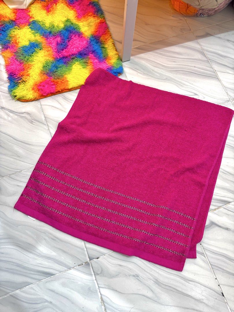 Pink Bath Towel (Category: Towels, Napkins & Holders) located in Bulacan. Submitted by archivesbyjanine (Listing ID 1470682810, Image 1). Description: Not used Size: 135cm haba 70cm lapad.