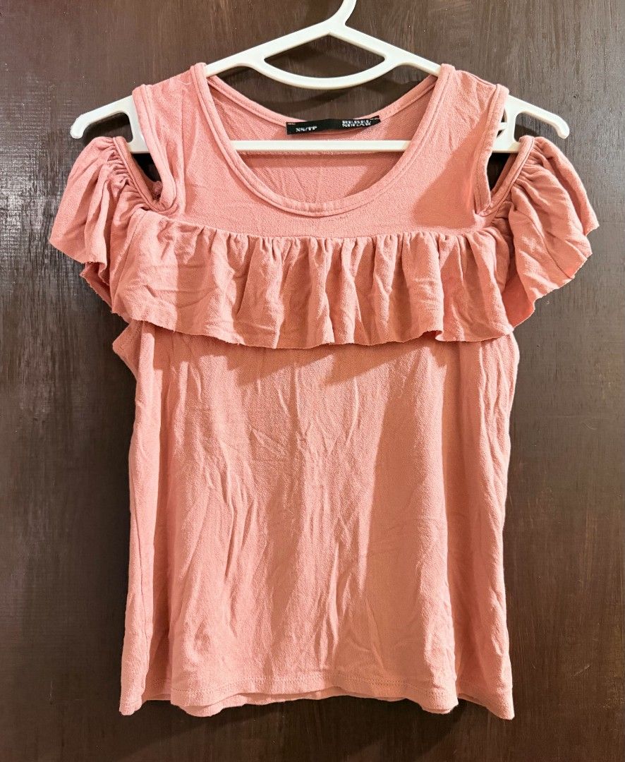 Pink Cold Shoulder Ruffle Top Size XS (Category: Sleeveless) located in Taguig. Submitted by chicstyle (Listing ID 1470633872, Image 1). Description: - Color: Dusty pink - Size: XS on tag - Style: Cold-shoulder cutouts, ruffled sleeves, scoop neckline - Material: Soft, stretchy, lightweight ribbed knit - Condition: Great shape, worn only a couple of times - Styling tip: Easy to pair with high-waisted jeans or skirts.