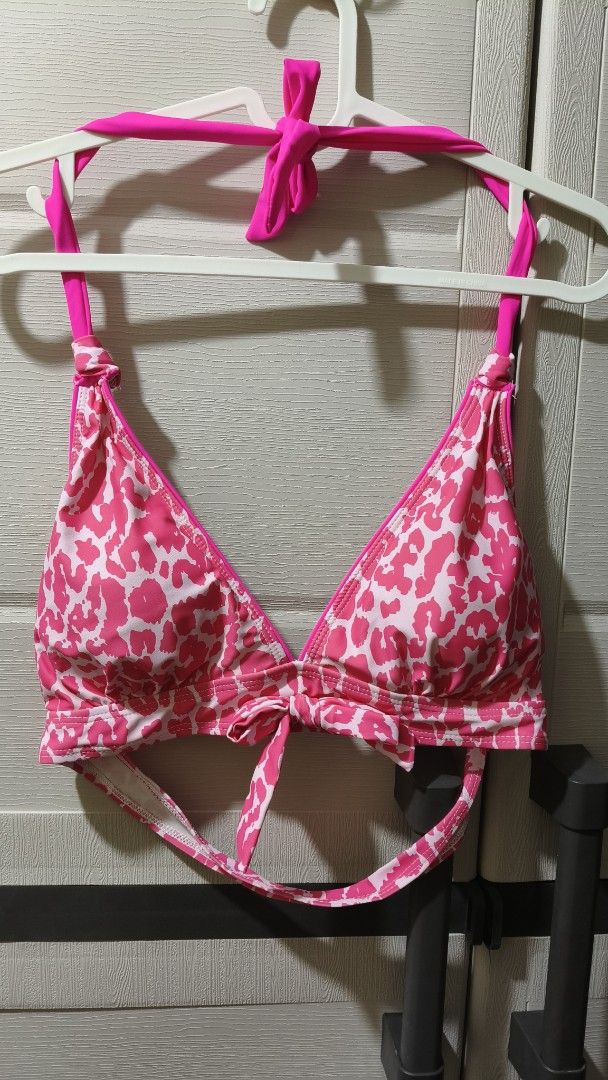 Pink leopard print two-piece bikini set size M (Category: Bikinis & Swimsuits) located in Taguig. Submitted by suzzyb. (Listing ID 1470725740, Image 1). Description: Two-Piece Swimsuit Set 👙 - Brand New - Never Been Used - Size: Medium - Color- Bright Pink.