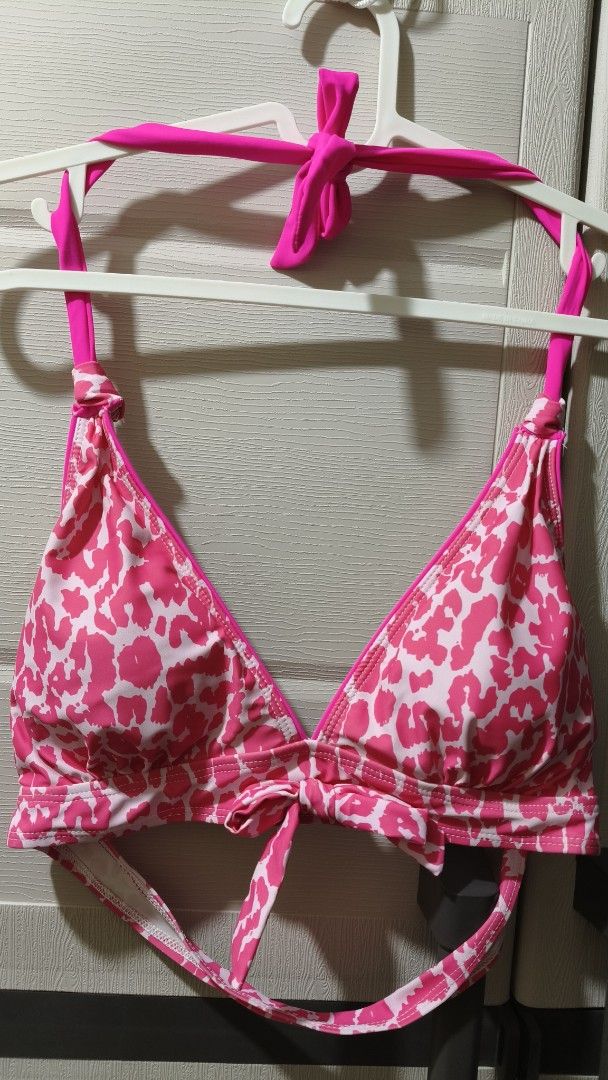 Pink leopard print two-piece bikini set size M (Category: Bikinis & Swimsuits) located in Taguig. Submitted by suzzyb. (Listing ID 1470725740, Image 2). Description: Two-Piece Swimsuit Set 👙 - Brand New - Never Been Used - Size: Medium - Color- Bright Pink.
