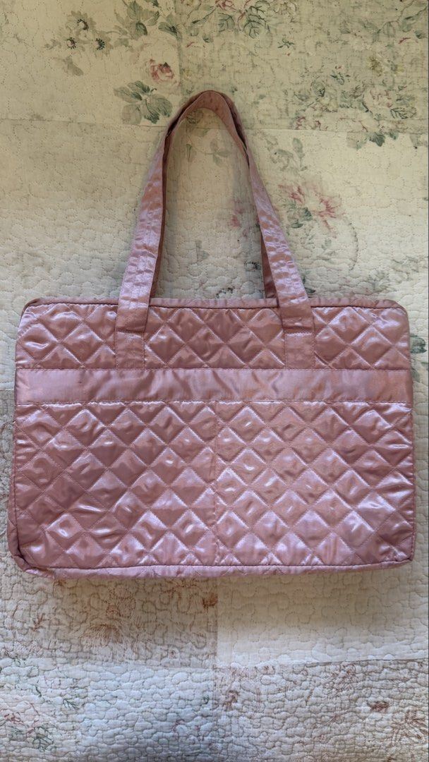 Pink naraya shoulder bag (Category: Shoulder Bags) located in Narvacan. Submitted by loveeazii (Listing ID 1470739212, Image 3). Description: Pink naraya handbag Washed Water resistant Has 2 inner pockets Size: Large (15x10 inches).