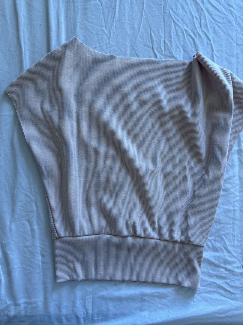 Pink Off-Shoulder (Category: Blouses) located in Manila. Submitted by dalmideclutters (Listing ID 1470620779, Image 2). Description: -used once -free size.