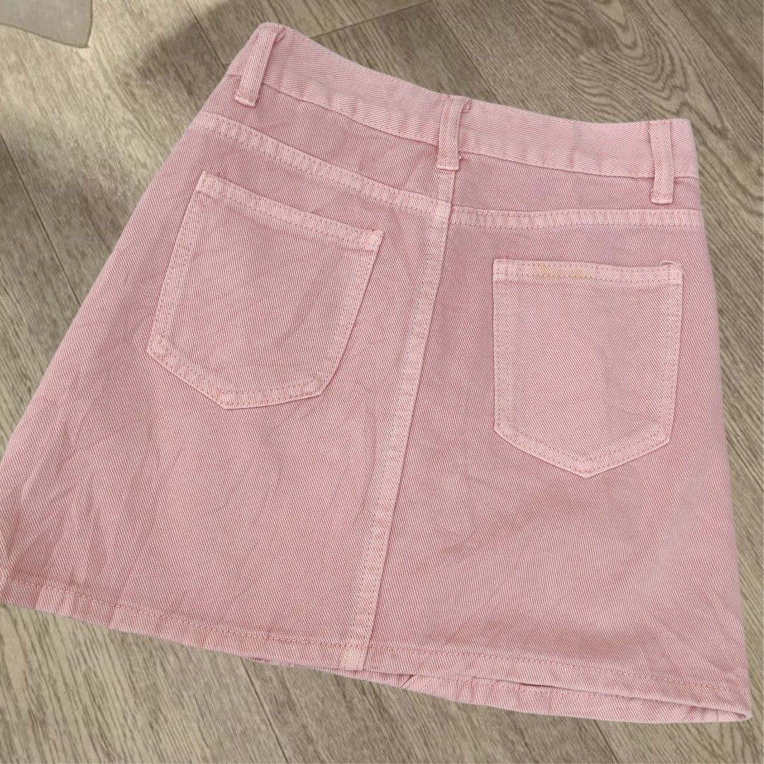 Pink skirt (Category: Skirts) located in Orani. Submitted by pichie.salvador (Listing ID 1470591998, Image 2). Description: 𐀔 𝑫𝒆𝒏𝒊𝒎 𝑺𝒌𝒊𝒓𝒕 𐀔 ♡ 𝑷𝒓𝒊𝒄𝒆: ₱99 ♡ 𝑾𝒂𝒊𝒔𝒕𝒍𝒊𝒏𝒆: 25" ♡ 𝑳𝒆𝒏𝒈𝒕𝒉: 15.5" ⚠️ 𝑴𝒊𝒏𝒐𝒓 𝒇𝒍𝒂𝒘: minor stain. Please check the last photo and review all photos before claiming. ♡ 𝑪𝒐𝒎𝒎𝒆𝒏𝒕 𝑴𝑰𝑵𝑬 𝒕𝒐 𝒄𝒍𝒂𝒊𝒎! 💳 𝑷𝒂𝒚𝒎𝒆𝒏𝒕 𝒇𝒊𝒓𝒔𝒕 𝒗𝒊𝒂 𝑮𝑪𝒂𝒔𝒉 🛒 𝑻𝒊𝒌𝑻𝒐𝒌 𝑪𝒉𝒆𝒄𝒌𝒐𝒖𝒕 𝒐𝒓 
