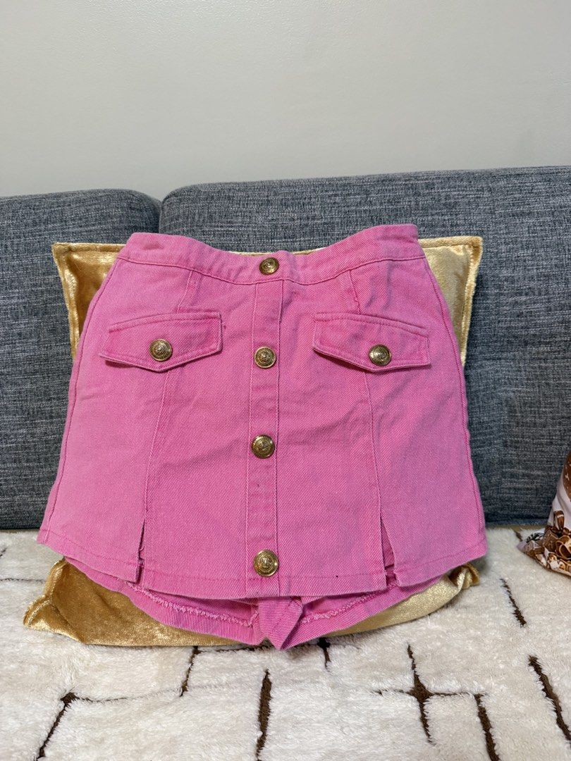 Pink Skirt with Gold Buttons (Category: Skirts) located in Manila. Submitted by bln.preloved (Listing ID 1470702793, Image 1). Description: - with loose thread lang sa likod (pls check pic) - preloved - 24-24 waist.