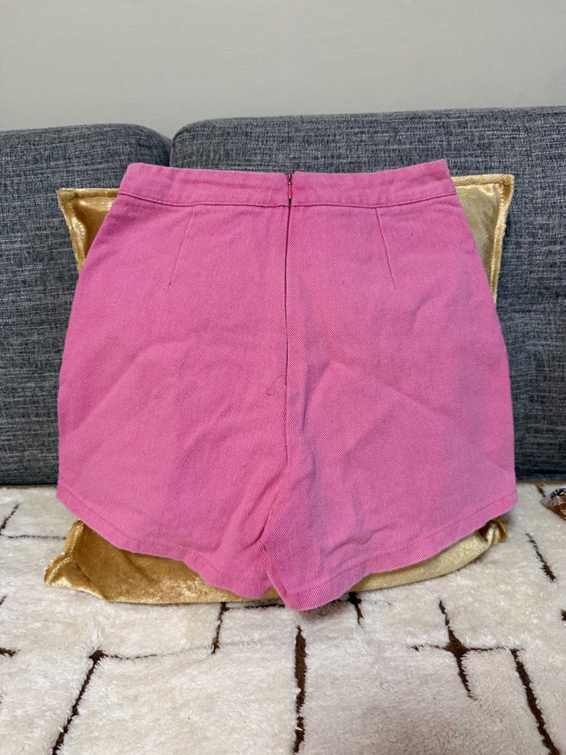 Pink Skirt with Gold Buttons (Category: Skirts) located in Manila. Submitted by bln.preloved (Listing ID 1470702793, Image 2). Description: - with loose thread lang sa likod (pls check pic) - preloved - 24-24 waist.