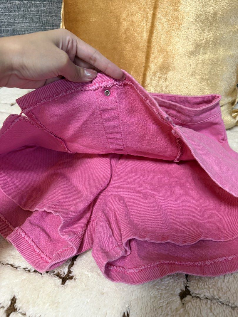 Pink Skirt with Gold Buttons (Category: Skirts) located in Manila. Submitted by bln.preloved (Listing ID 1470702793, Image 3). Description: - with loose thread lang sa likod (pls check pic) - preloved - 24-24 waist.