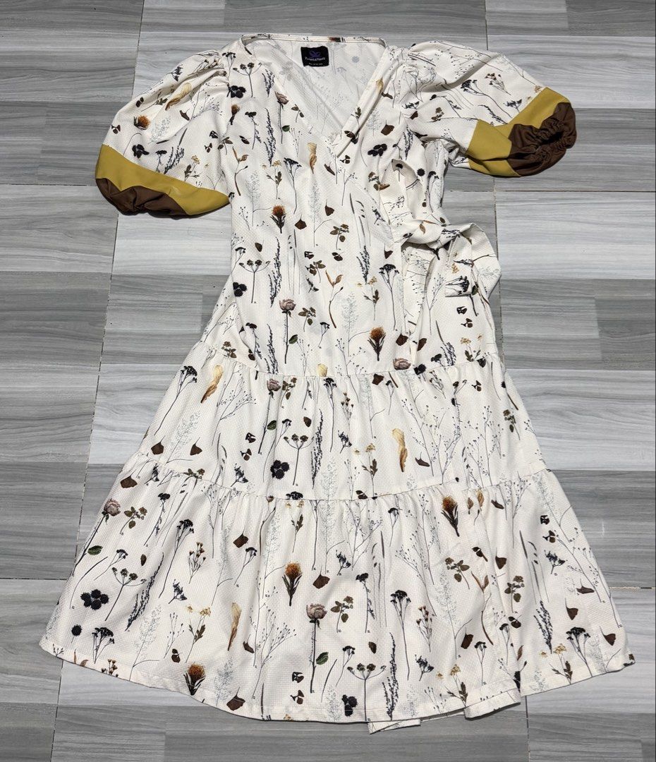 Plains and prints (Category: Dresses) located in Manila. Submitted by mgfreya (Listing ID 1470650658, Image 1). Description: Plains and prints large euc 💕💕💕.