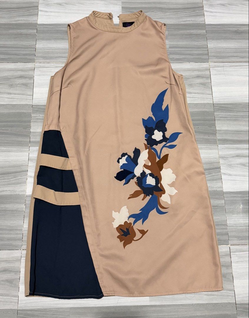 Plains and prints (Category: Dresses) located in Manila. Submitted by mgfreya (Listing ID 1470651118, Image 1). Description: Plains and prints large gud condition 💕💕💕.