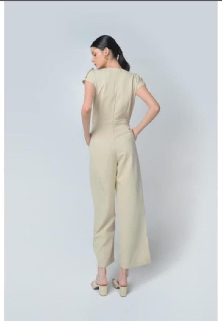 Plains and prints bree short sleeve pantsuit (Category: Jumpsuits) located in Cainta. Submitted by buena_shoppe (Listing ID 1470680924, Image 2). Description: brand new with tag medium plus shipping fee last price posted.
