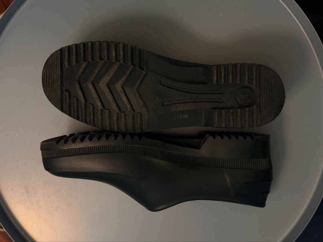 PLASTICANA Gardana Clogs - Green (Category: Slippers and slides) located in San Juan City. Submitted by blueroomfinds (Listing ID 1470722541, Image 3). Description: Size: 40 (fits 9-9.5 comfortably. I’m a US 9.5/EU 42) Used 5x maximum Bought from Tropa Store but I threw the bag already huhu.