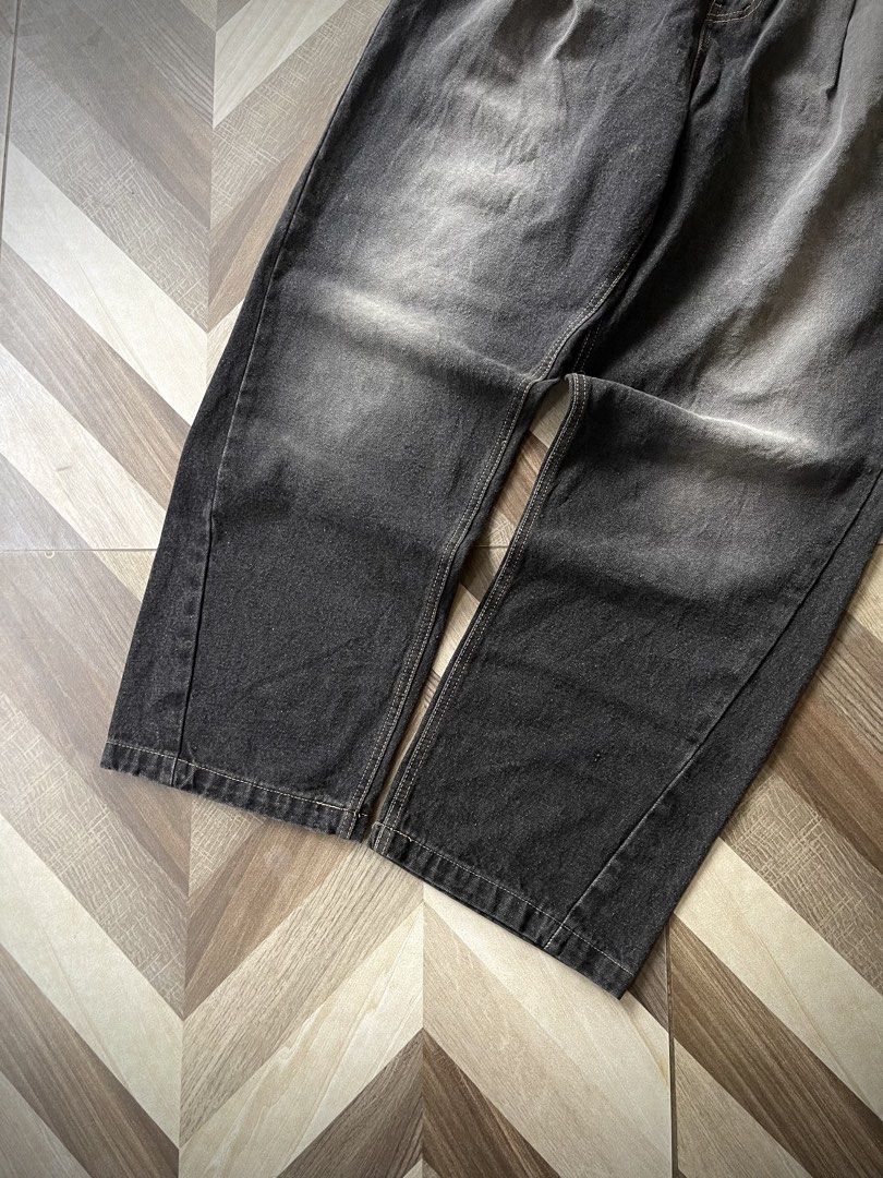 Pleated Black Washed Baggy Jeans (Category: Jeans) located in Pagadian. Submitted by thrift.wrld (Listing ID 1470653910, Image 3). Description: ( Pleated Black Washed Baggy Jeans ) Dimensions: • Waist: 34 • Length: 42.5 • Thigh: 16 • Hem: 9.5 Drop Prices: • Mine: 500 + ₱9O shipping fee (sf) Details: • 1O/1O Color rate • Flawless, As new condition with zero flaws • Need wash • Hard Denim.