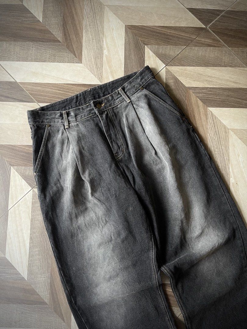 Pleated Black Washed Baggy Jeans (Category: Jeans) located in Pagadian. Submitted by thrift.wrld (Listing ID 1470653910, Image 2). Description: ( Pleated Black Washed Baggy Jeans ) Dimensions: • Waist: 34 • Length: 42.5 • Thigh: 16 • Hem: 9.5 Drop Prices: • Mine: 500 + ₱9O shipping fee (sf) Details: • 1O/1O Color rate • Flawless, As new condition with zero flaws • Need wash • Hard Denim.