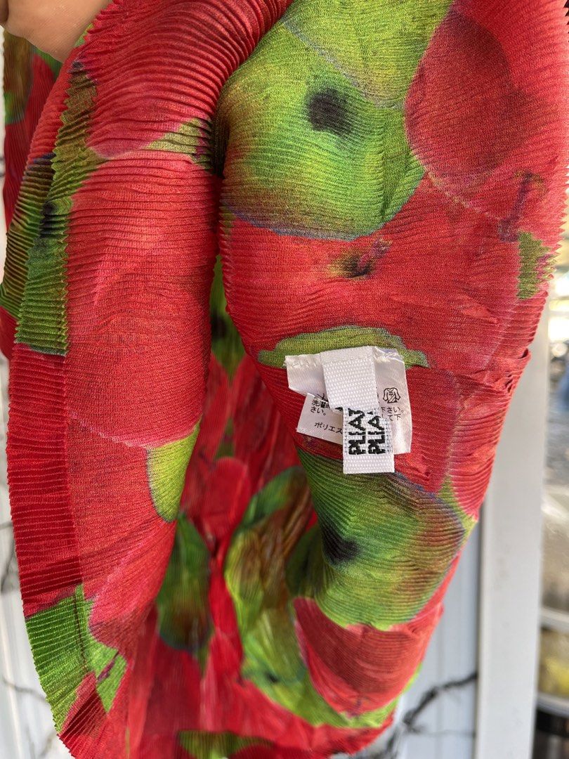 Pleats please authentic (Category: Luxury Apparel) located in Lupon. Submitted by certhrified_legit21 (Listing ID 1470617125, Image 3). Description: This item is a Pleats Please Issey Miyake red and green apple-print sleeveless pleated top (model/part number PP83-FK312).