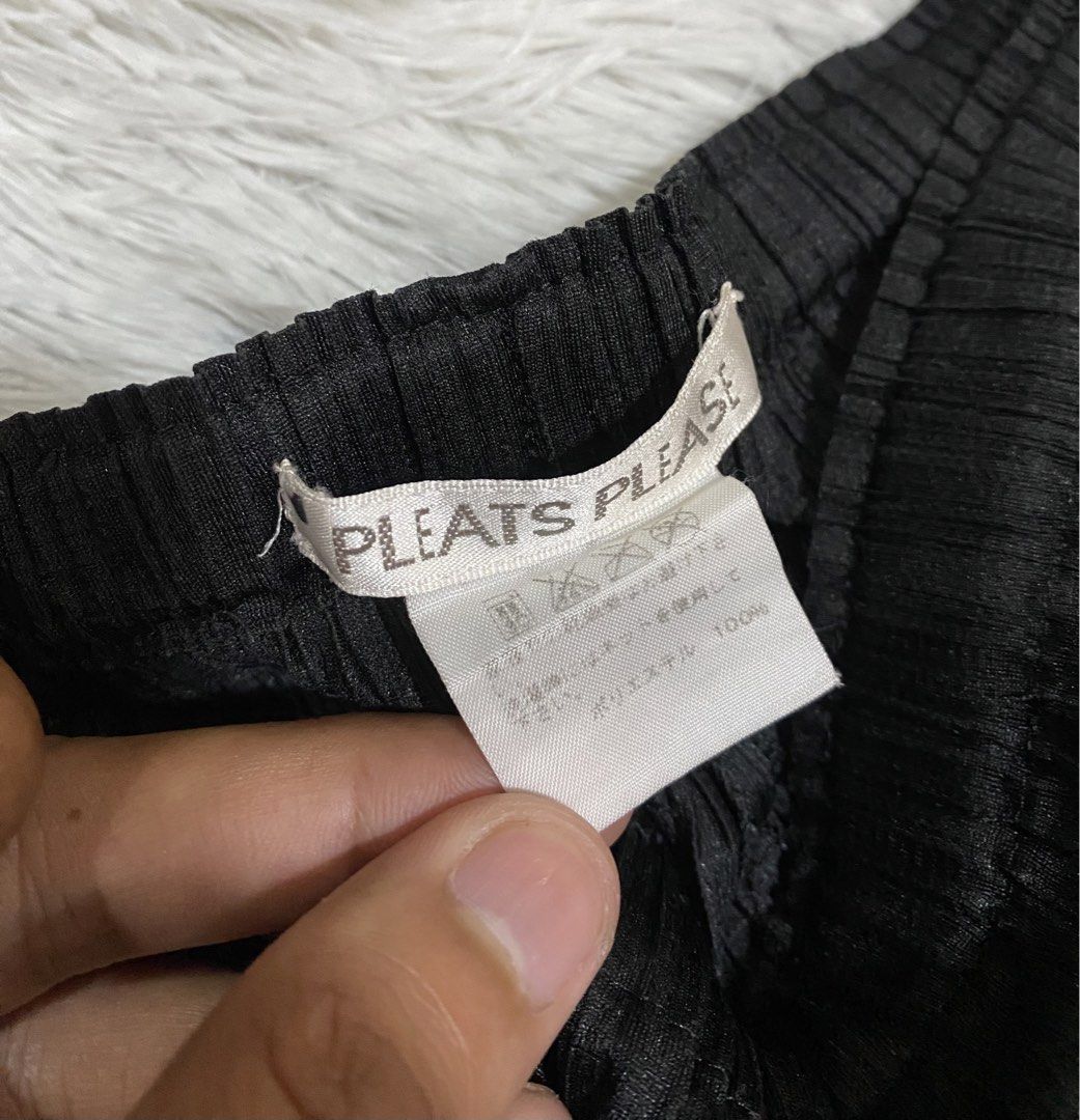 Pleats Please Issey Miyake Black Pleated Pants (Category: Trousers) located in Tarlac. Submitted by cheap.fleaaa (Listing ID 1470569722, Image 2). Description: Pleats Please✨ Width: 12 stretchable Length: 30 No issue 2,500 + ship Any courier Tarlac based📍.