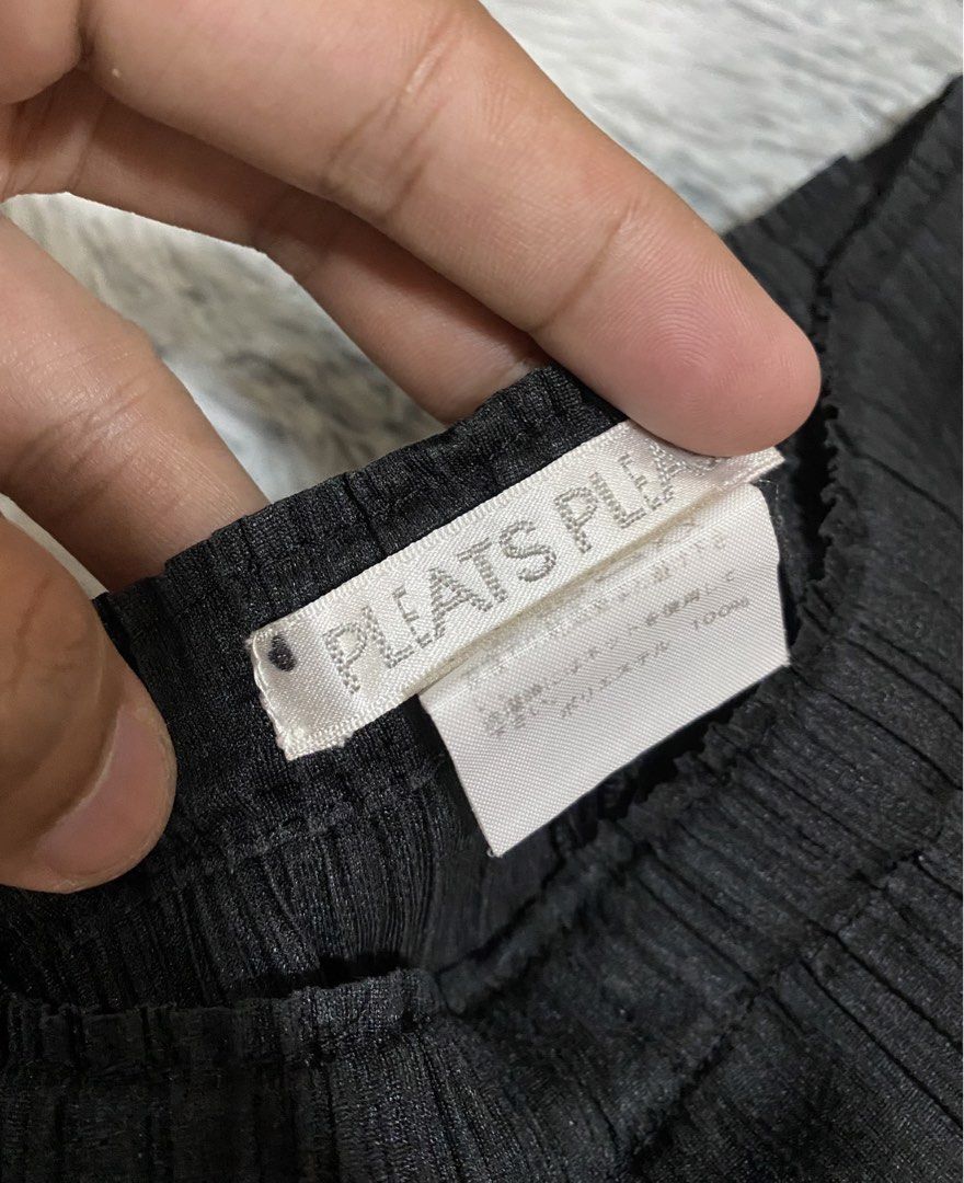 Pleats Please Issey Miyake Black Pleated Pants (Category: Trousers) located in Tarlac. Submitted by cheap.fleaaa (Listing ID 1470569722, Image 3). Description: Pleats Please✨ Width: 12 stretchable Length: 30 No issue 2,500 + ship Any courier Tarlac based📍.