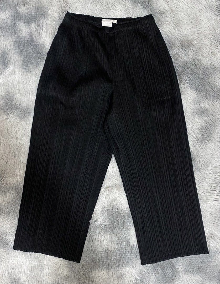Pleats Please Issey Miyake Black Pleated Pants (Category: Trousers) located in Tarlac. Submitted by cheap.fleaaa (Listing ID 1470569722, Image 1). Description: Pleats Please✨ Width: 12 stretchable Length: 30 No issue 2,500 + ship Any courier Tarlac based📍.
