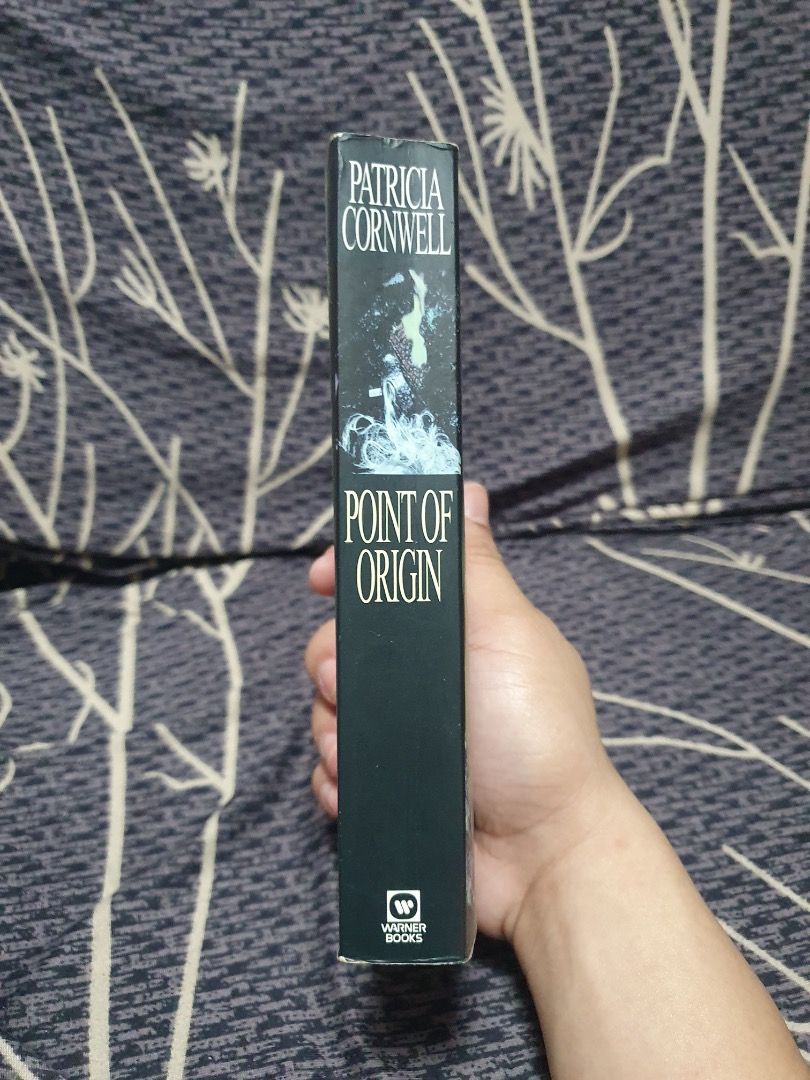 Point of Origin by Patricia Cornwell (Category: Storybooks) located in Bulacan. Submitted by anthony_b01 (Listing ID 1470604480, Image 2). Description: - Point of Origin by Patricia Cornwell - Mass Market Paperback - 30 pesos only Rfs: Decluttering space Location: SJDM, Bulacan Courier: Lalamove or J&T delivery.