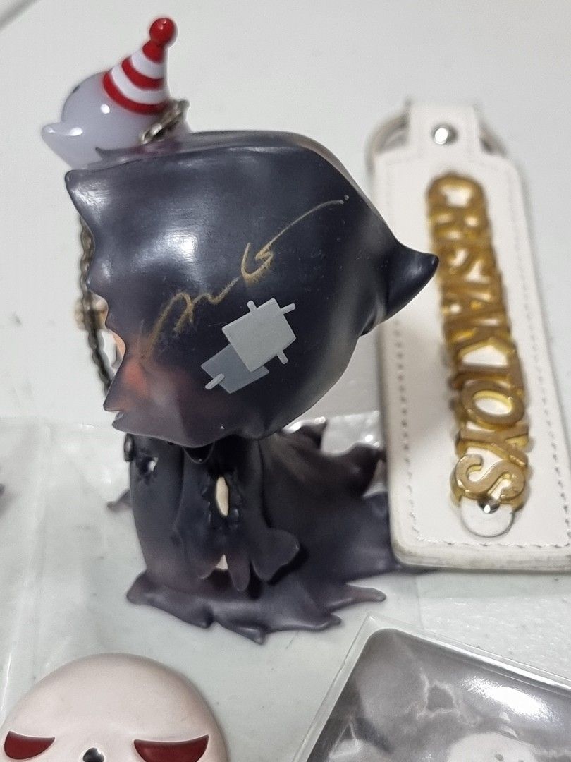 Pop Mart Hirono Grim Reaper with Lang's Autograph (Category: Figurines & Statues) located in Marikina City. Submitted by cristakyo (Listing ID 1470651343, Image 3). Description: Figure and Card were signed by Lang during his last visit here in Manila. I can provide photos during actual signing. Inclusion: (complete) figure accessories card box foil.
