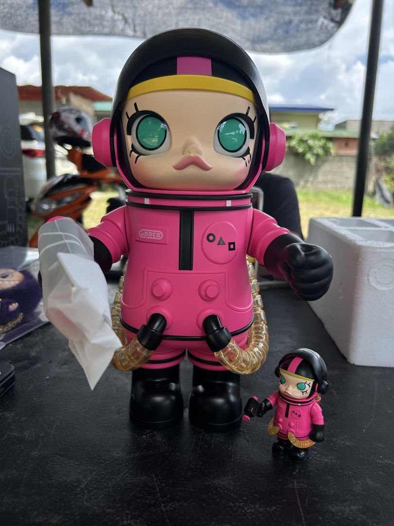 Pop Mart Mega Space Molly Squid Game Masked Soldier (Category: Designer & Blind Box Toys) located in Kidapawan. Submitted by kukaaai (Listing ID 1470599755, Image 2). Description: - Authentic Pop Mart Mega Space Molly x Squid Game Masked Soldier set - Includes both the 400% large figure and the matching 100% mini version - Detailed pink jumpsuit design with black boots, helmet, and transparent coiled tubes - Original box included - Ideal for art 