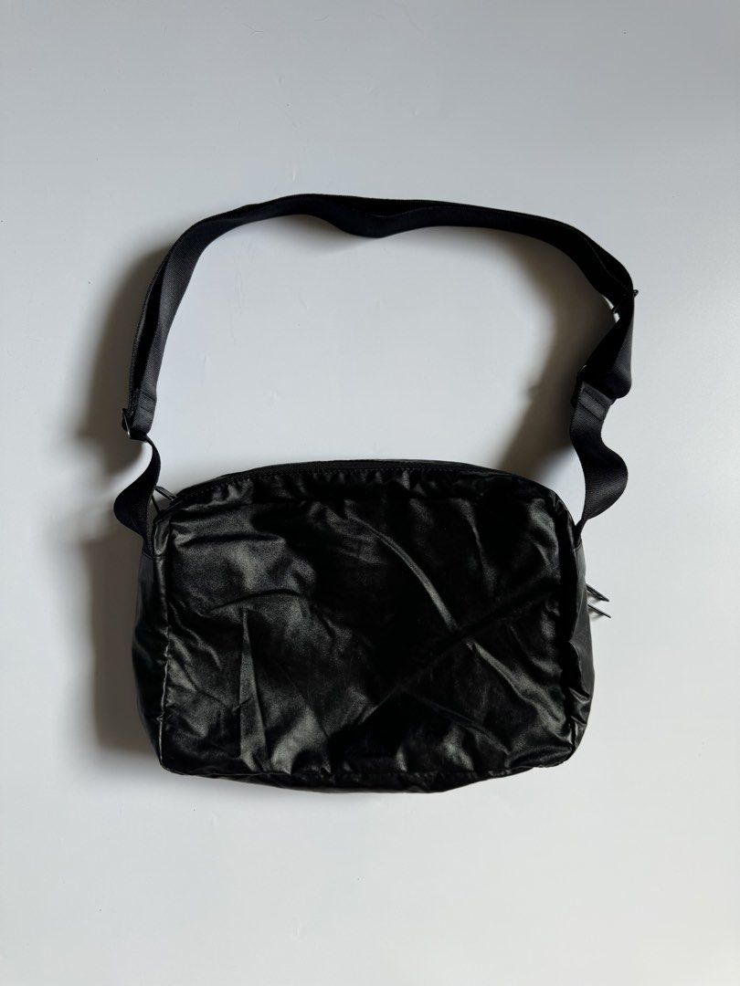 Porter Yoshida / Tactical Shoulder Bag (Category: Sling Bags) located in Calamba. Submitted by secondsite.ph (Listing ID 1470621997, Image 3). Description: Porter Yoshida / Tactical Shoulder Bag 8/10 verygood Sign of usage ₱1500.