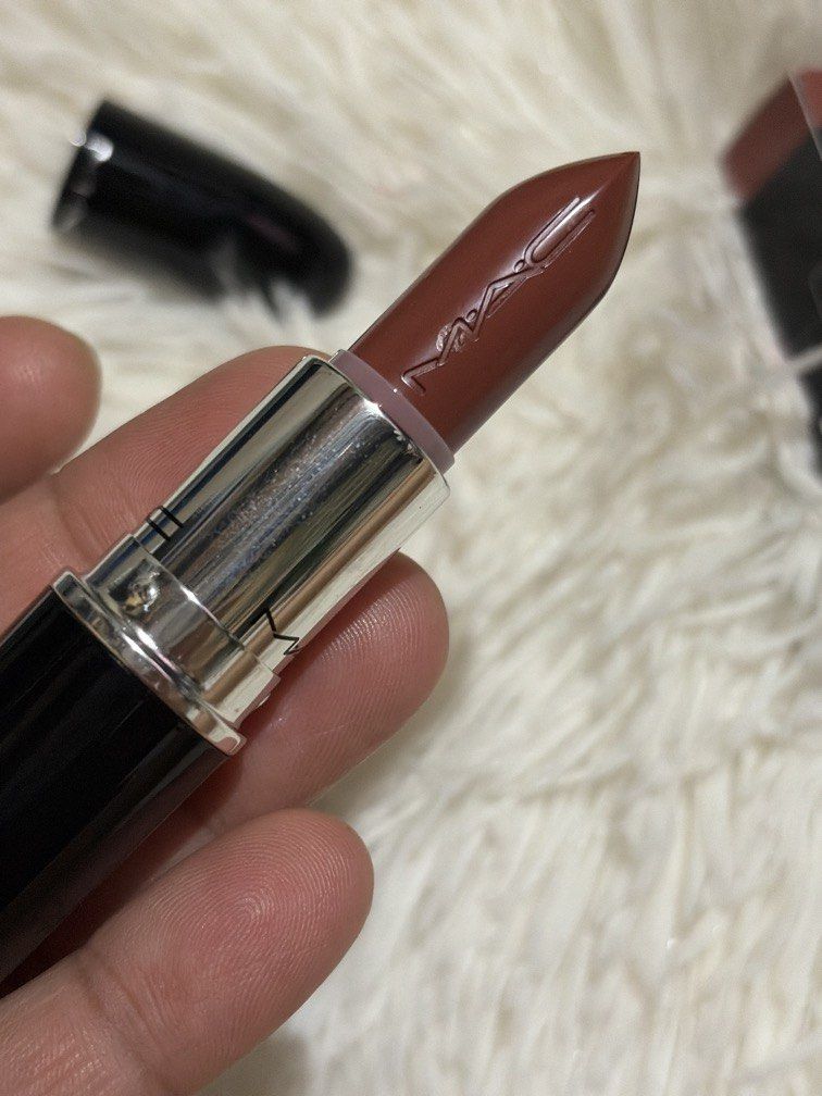 POSH PIT MAC Lusterglass Lipstick (Category: Makeup) located in Pugo. Submitted by caztraine (Listing ID 1470684413, Image 2). Description: .
