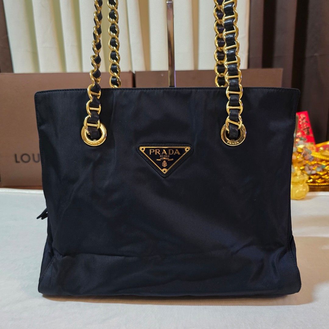 Prada Tessuto Nylon Catena Chain Bag💙 (Category: Luxury Bags & Wallets) located in Paranaque City. Submitted by kyshei (Listing ID 1470669957, Image 3). Description: 💯legit/,orig money back guaranteed‼️👍.