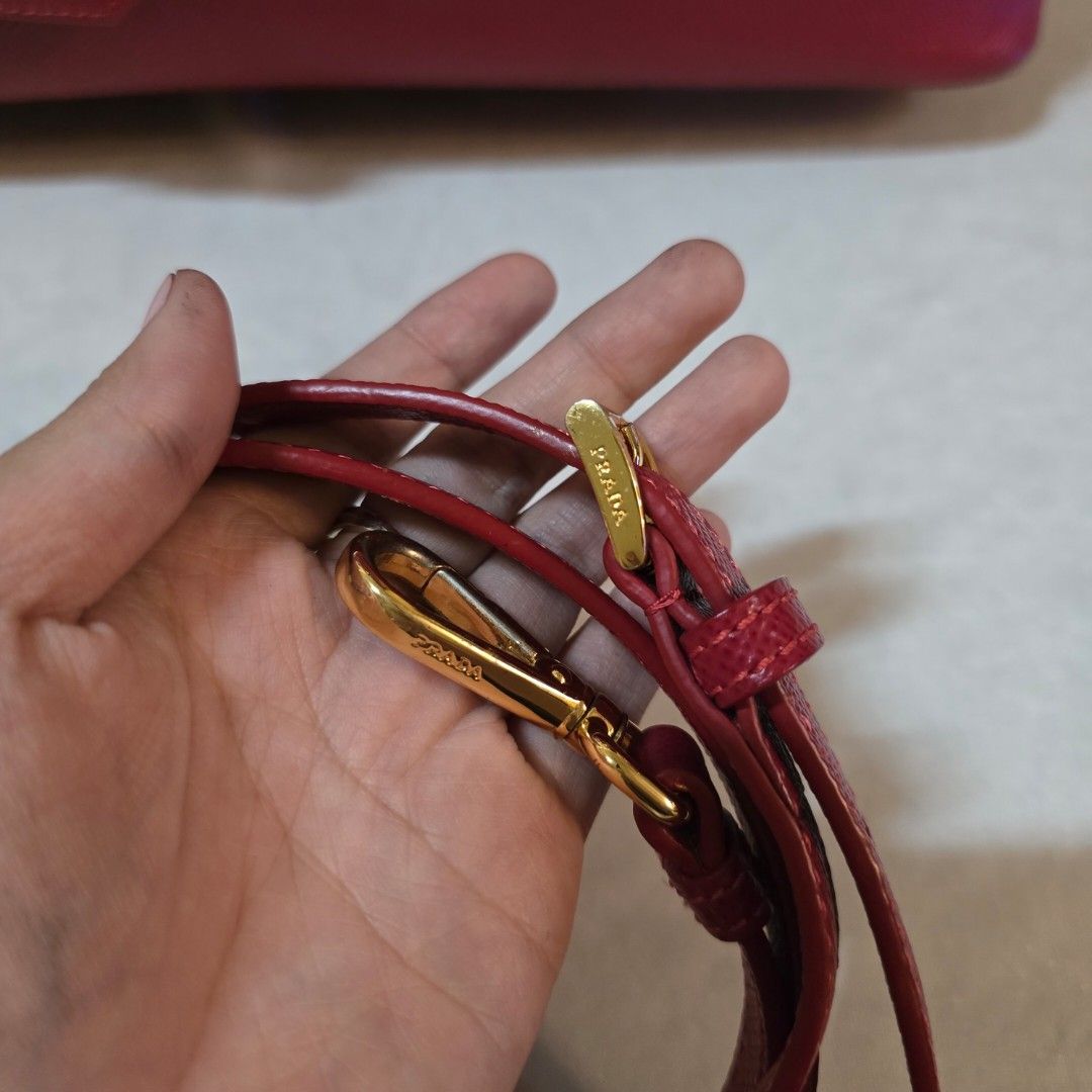 Prada Saffiano Cuir Double satchel ❤️ (Category: Luxury Bags & Wallets) located in Paranaque City. Submitted by kyshei (Listing ID 1470670574, Image 3). Description: 💯legit/,orig money back guaranteed‼️👍.