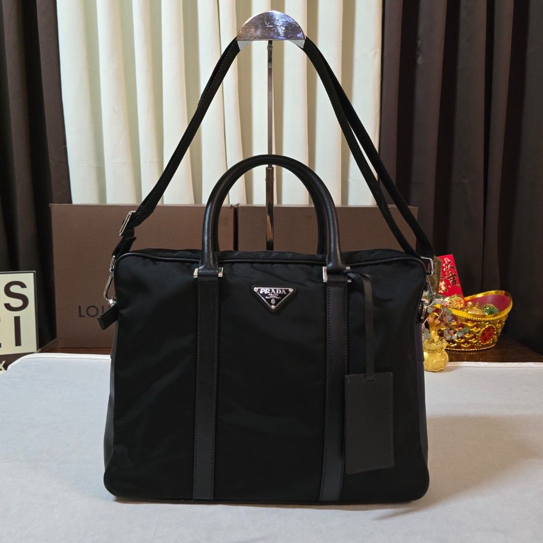 Prada Briefcase/Travel Bag🖤 (Category: Luxury Bags & Wallets) located in Paranaque City. Submitted by kyshei (Listing ID 1470669077, Image 2). Description: 💯legit/,orig money back guaranteed‼️👍.