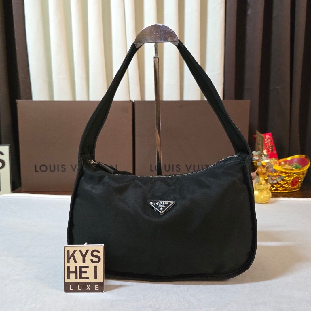 Prada Nylon Hobo Bag (Category: Luxury Bags & Wallets) located in Paranaque City. Submitted by kyshei (Listing ID 1470669627, Image 1). Description: 💯legit/,orig money back guaranteed‼️👍.