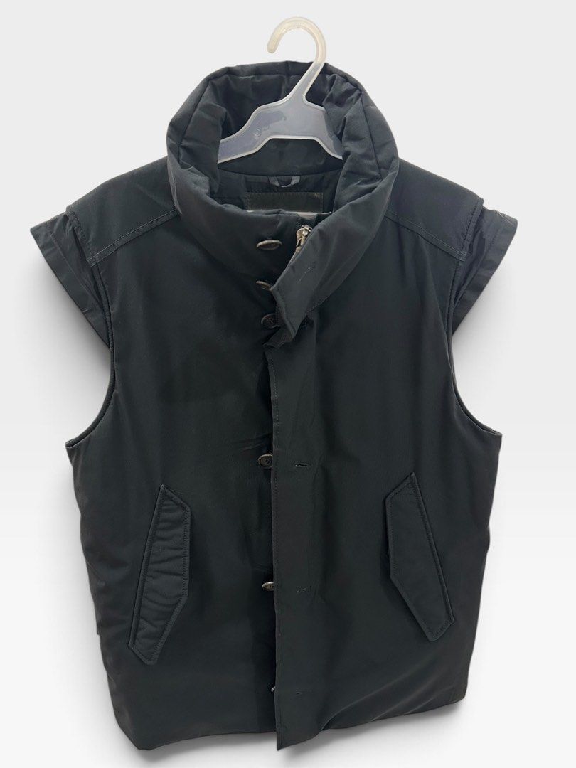 Prada Nylon Vest (Category: Coats, Jackets and Outerwear) located in Bulacan. Submitted by adoseofluxxee (Listing ID 1470566269, Image 1). Description: issue on the last pic.