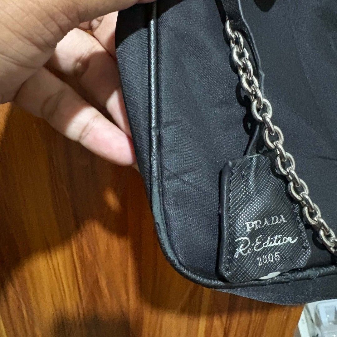Prada Re edition 2005 sling bag (Category: Luxury Bags & Wallets) located in Carmen. Submitted by aquarius.00 (Listing ID 1470561157, Image 2). Description: sign of used sew pictures coded lampo.
