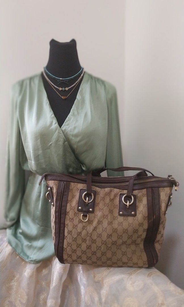 Pre-loved/500 each (Category: Shoulder Bags) located in Bacolod City. Submitted by josh_and_jewels (Listing ID 1470658938, Image 3). Description: .