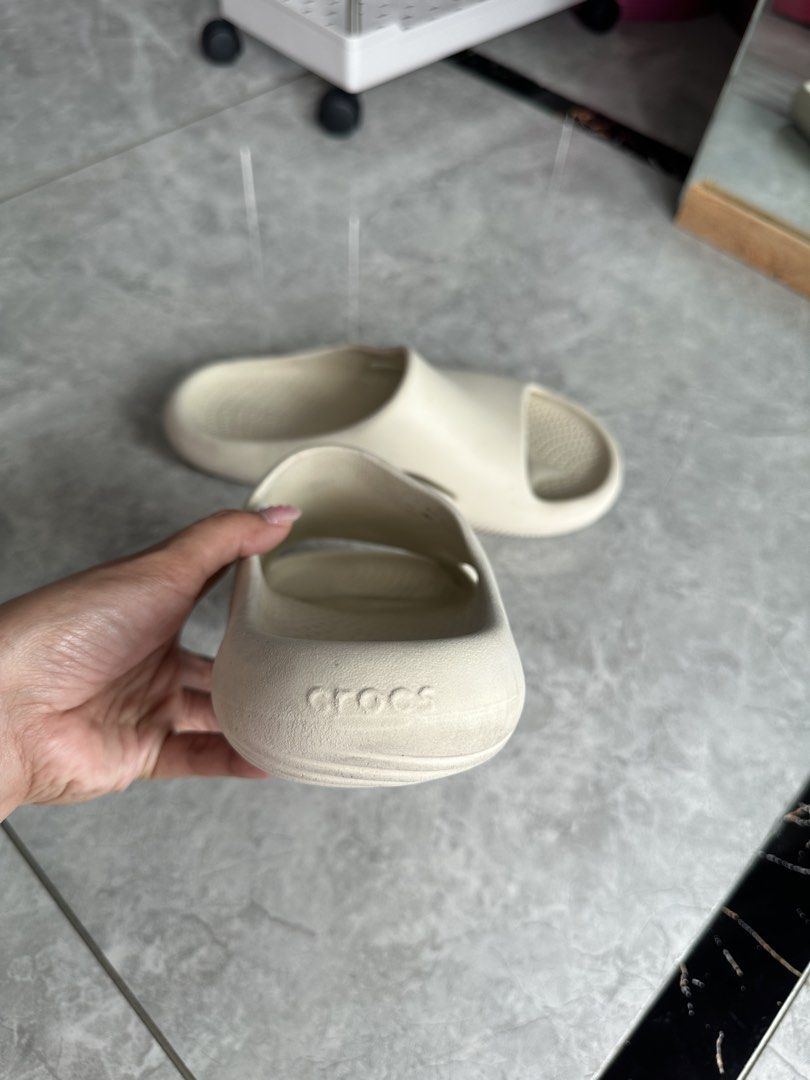 Preloved Crocs Slides Size 8 Mens (Category: Slippers & Slides) located in Manila. Submitted by angc_finds (Listing ID 1470577113, Image 3). Description: Preloved Crocs Slides No issue Just needs cleaning 📍Marina, Parañaque.
