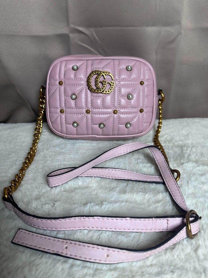 Preloved Gucci sling bag (Category: Luxury Bags & Wallets) located in Butuan. Submitted by leah_31.1994 (Listing ID 1470561433, Image 1). Description: preloved ukay source.