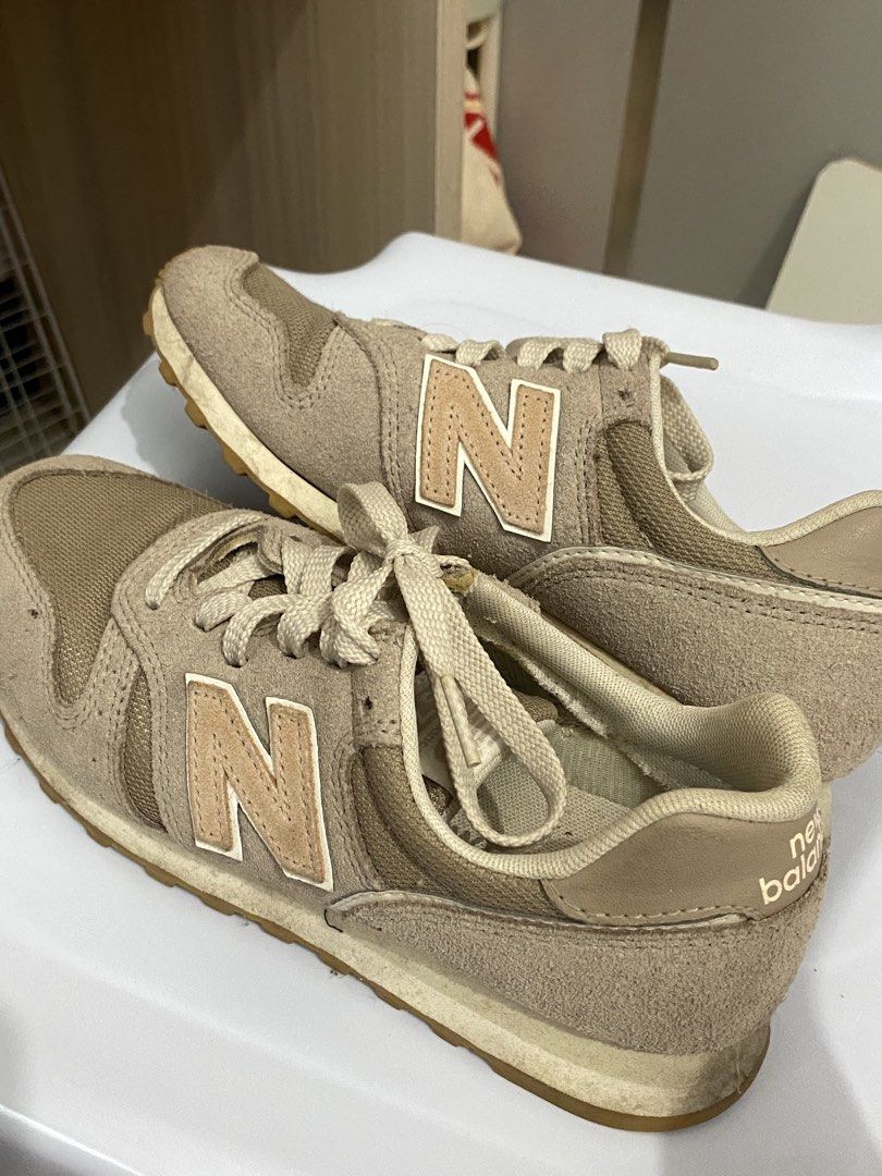 Preloved Shoes and Sandals (Category: Sneakers) located in Manila. Submitted by 4leafcloverr__ (Listing ID 1470573195, Image 1). Description: Selling my unused new balance shoes, 2 years na sakin pero d ko magamit kasi hindi bagay sakin 🥹 bought this for around 3-4k ata, selling it for 1,500 nalang. For the heels naman, wore it thrice, event lang. letting it go kasi may bago nako nabili hehe. Got it sa shein for 800, selling for 450 nalang 📍 Ta