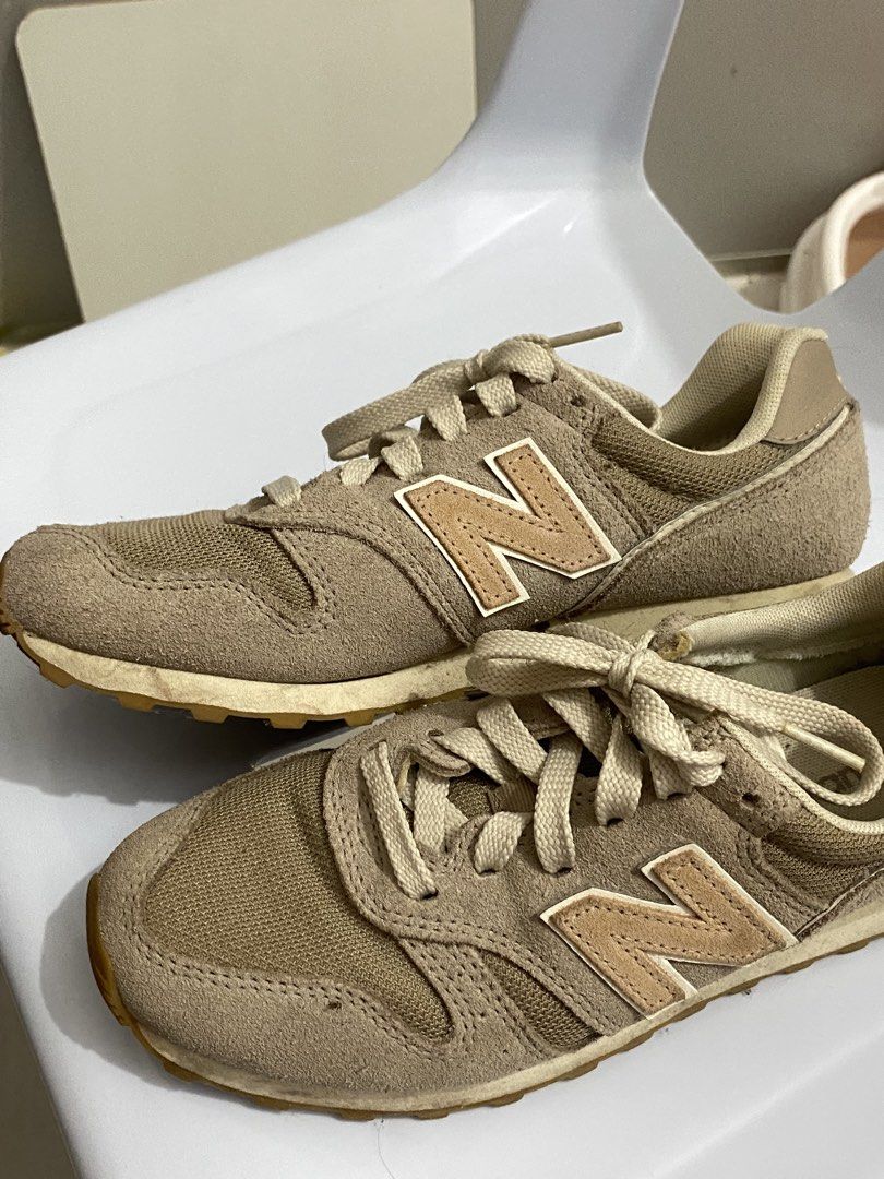 Preloved Shoes and Sandals (Category: Sneakers) located in Manila. Submitted by 4leafcloverr__ (Listing ID 1470573195, Image 3). Description: Selling my unused new balance shoes, 2 years na sakin pero d ko magamit kasi hindi bagay sakin 🥹 bought this for around 3-4k ata, selling it for 1,500 nalang. For the heels naman, wore it thrice, event lang. letting it go kasi may bago nako nabili hehe. Got it sa shein for 800, selling for 450 nalang 📍 Ta