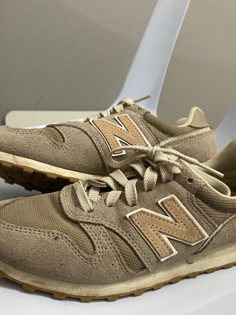 Preloved Shoes and Sandals (Category: Sneakers) located in Manila. Submitted by 4leafcloverr__ (Listing ID 1470573195, Image 2). Description: Selling my unused new balance shoes, 2 years na sakin pero d ko magamit kasi hindi bagay sakin 🥹 bought this for around 3-4k ata, selling it for 1,500 nalang. For the heels naman, wore it thrice, event lang. letting it go kasi may bago nako nabili hehe. Got it sa shein for 800, selling for 450 nalang 📍 Ta