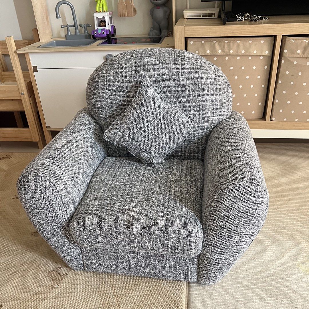 Premium Quality Kids Couch (Category: Other Kids Furniture) located in Pasay City. Submitted by littlebebekidsstuff (Listing ID 1470567863, Image 2). Description: Dinensions: 55cm x 61cm.
