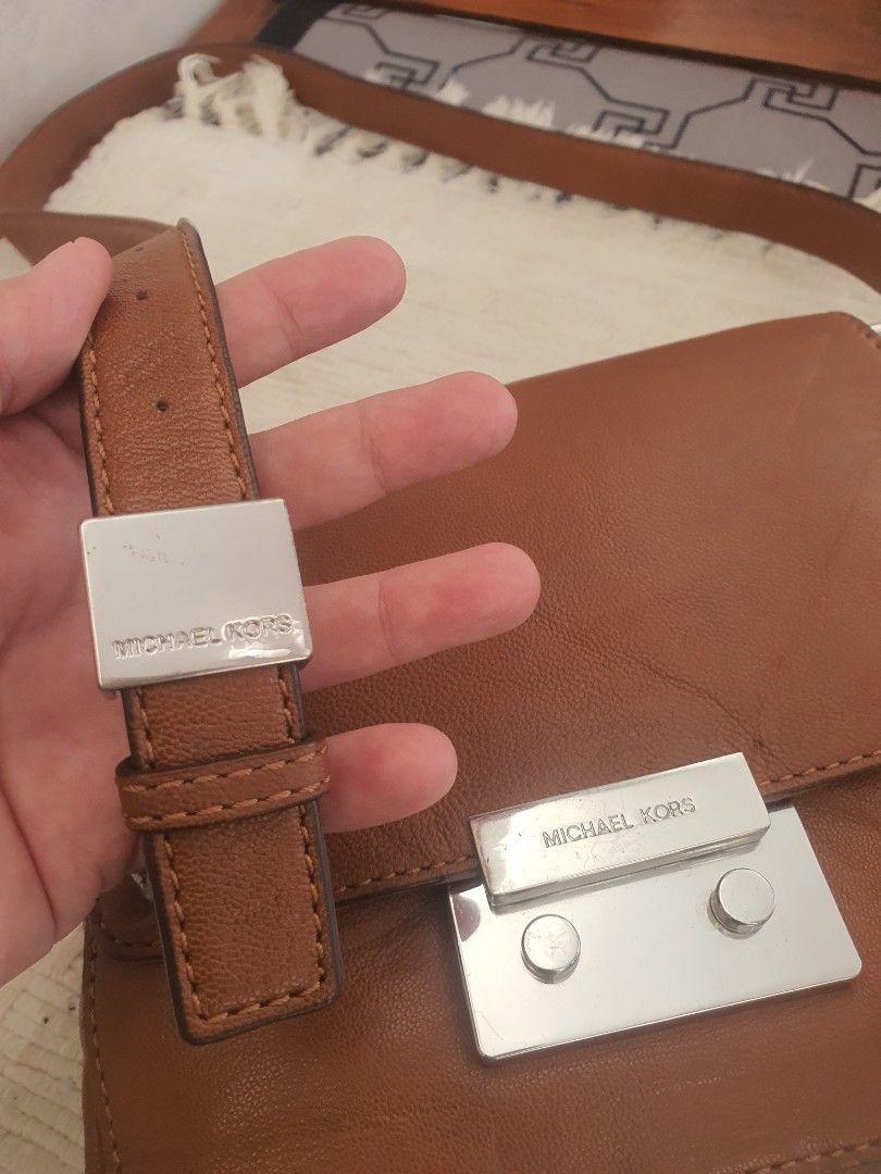 Pretty michael kors (Category: Cross-body Bags) located in Trece Martires City. Submitted by thriftollshoppe (Listing ID 1470565205, Image 3). Description: pure leather og michael kors no flaws minimal press mark only.