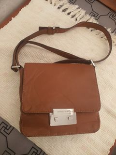 (Category: ) located in . Submitted by thriftollshoppe (Listing ID 1470565205, Image 1). Description: .