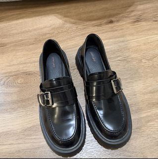 (Category: ) located in . Submitted by shopoholic11 (Listing ID 1470677927, Image 1). Description: .