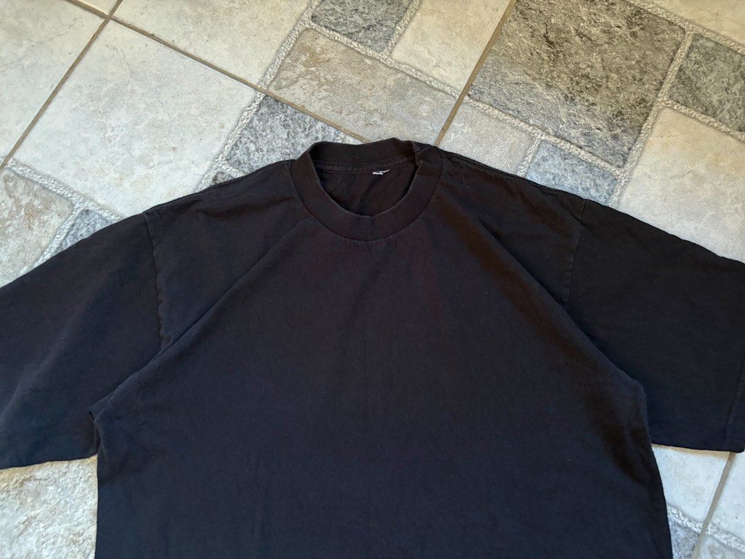 Pro Club Tee (Category: Tshirts & Polo Shirts ) located in Manila. Submitted by nofits.garments (Listing ID 1470664305, Image 2). Description: Pro Club Tee Small-med Width 21 Length 27 As new No issue.