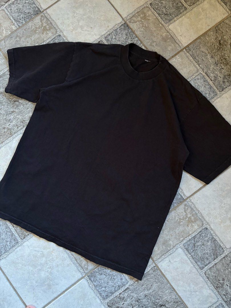 Pro Club Tee (Category: Tshirts & Polo Shirts ) located in Manila. Submitted by nofits.garments (Listing ID 1470664305, Image 3). Description: Pro Club Tee Small-med Width 21 Length 27 As new No issue.