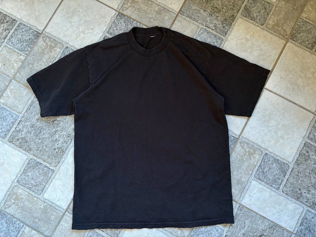 Pro Club Tee (Category: Tshirts & Polo Shirts ) located in Manila. Submitted by nofits.garments (Listing ID 1470664305, Image 1). Description: Pro Club Tee Small-med Width 21 Length 27 As new No issue.
