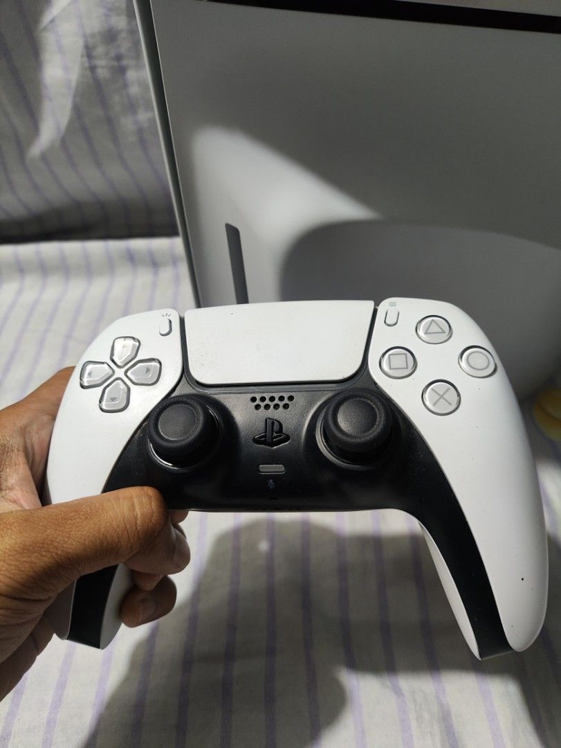 PS5 Slim 1TB (Category: PlayStation) located in Pasig City. Submitted by jarenzz (Listing ID 1470570628, Image 2). Description: - Item: Sony PlayStation 5 Standard Edition - Color: White - Inclusions: 1x Original DualSense wireless controller - No issue - Condition: Clean body, minimal dust, well-maintained grip areas and buttons - Performance: 100% working properly, ready for your gaming setup Fix price not rush - Delivery: Local meetup availabl