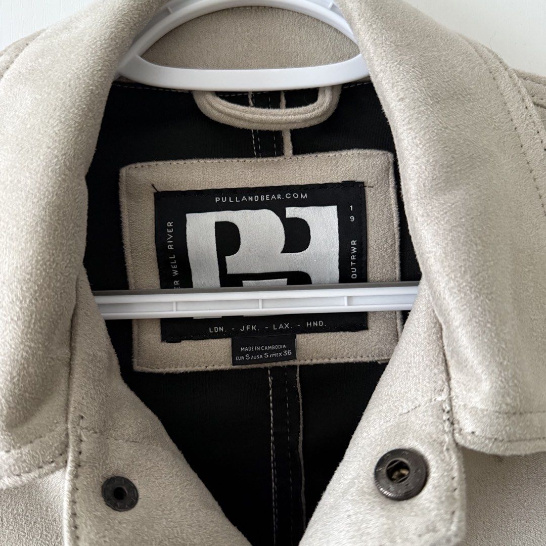Pull & Bear - Overcoat (Category: Coats, Jackets and Outerwear) located in Taguig. Submitted by ygeev (Listing ID 1470648372, Image 2). Description: .