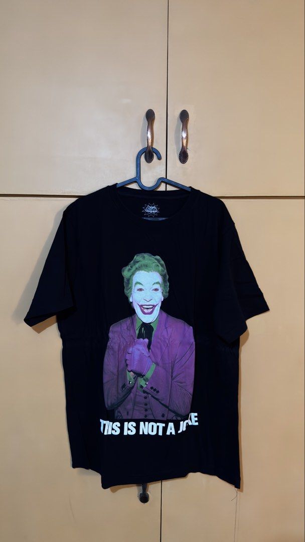 Pull&Bear Batman/Joker Graphic T-shirt (Category: Tshirts & Polo Shirts ) located in Manila. Submitted by reinrenren (Listing ID 1470622753, Image 1). Description: .