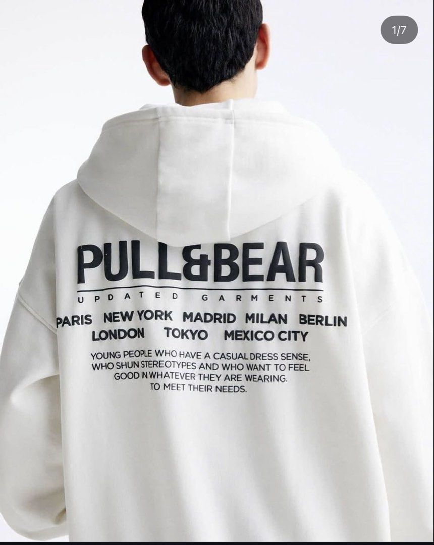 Pull&Bear Oversided Hooded Sweatshirt (Category: Coats, Jackets and Outerwear) located in Marilao. Submitted by luckystone_0cdaee (Listing ID 1469953627, Image 2). Description: Mens Pull&Bear Oversized Hoodie Size: Medium Condition: Like New. No Yellowing or stains. Rfs: Declutterring and naliitan na din. 📍Marilao.